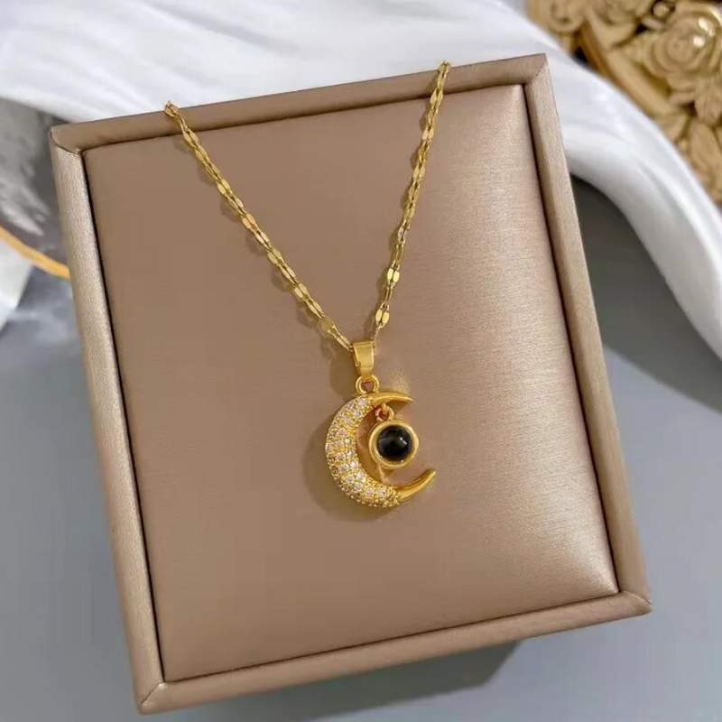 Collar Luna | Elegancia Celestial en Titanio