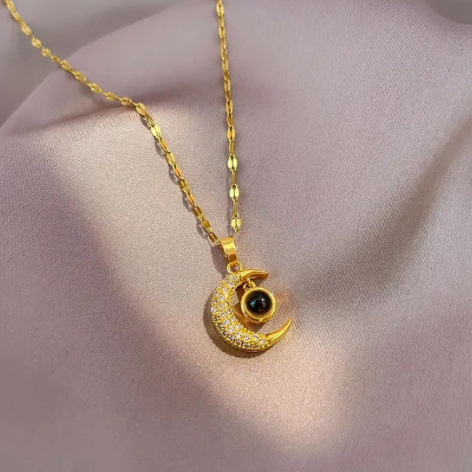 Collar Luna | Elegancia Celestial en Titanio
