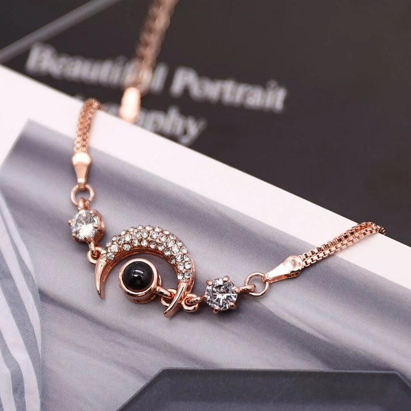 Pulsera Luna | "Te Amo" en 100 Idiomas para Llevar el Amor a Todas Partes